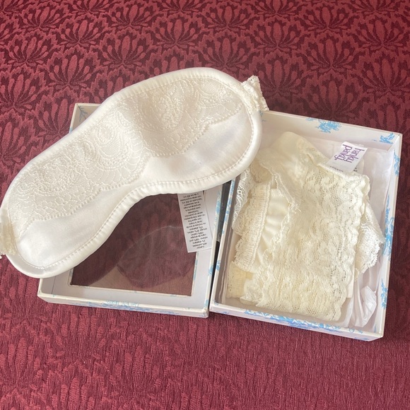 Hanky Panky Julia Sleep Mask and Thong Gift Box Set Ivory NEW - Picture 1 of 4